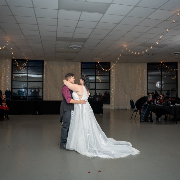 Stunning sparkly wedding dress - Picture 4 of 11